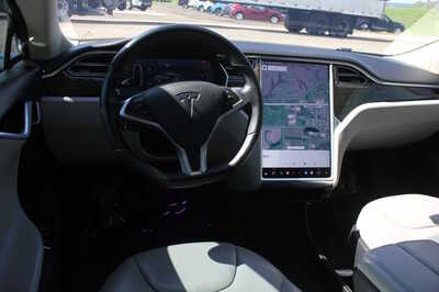 2014 Tesla Model S, $11999. Photo 9
