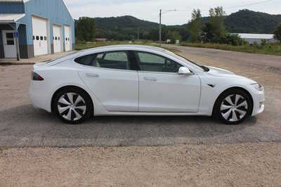 2021 Tesla Model S, $32999. Photo 4