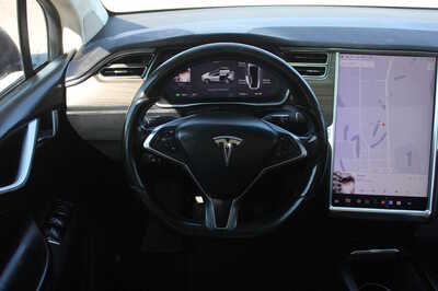 2016 Tesla Model X, $15999. Photo 9