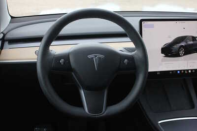 2024 Tesla Model Y, $27999. Photo 10
