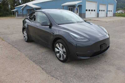 2024 Tesla Model Y, $27999. Photo 3