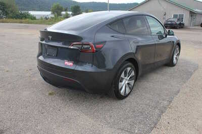 2024 Tesla Model Y, $27999. Photo 5