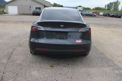 2024 Tesla Model Y, $27999. Photo 6