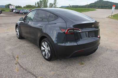 2024 Tesla Model Y, $27999. Photo 7