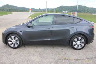 2024 Tesla Model Y, $27999. Photo 8