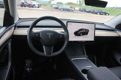 2024 Tesla Model Y, $27999. Photo 9