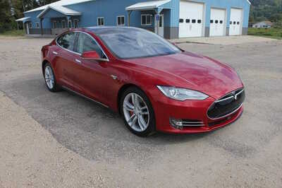 2015 Tesla Model S, $18999. Photo 3
