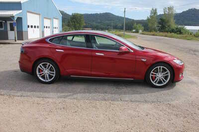 2015 Tesla Model S, $18999. Photo 4