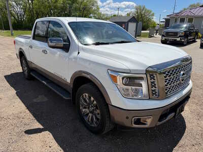 2019 Nissan Titan, $25964. Photo 2