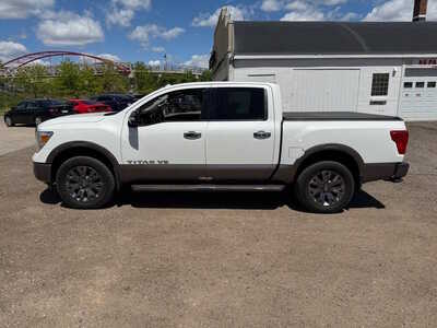 2019 Nissan Titan, $25964. Photo 8
