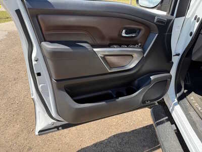 2019 Nissan Titan, $25964. Photo 9