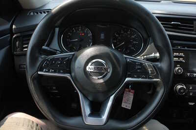 2017 Nissan Rogue, $6999. Photo 12