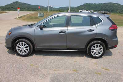 2017 Nissan Rogue, $6999. Photo 8