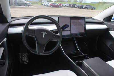 2019 Tesla Model 3, $19999. Photo 9