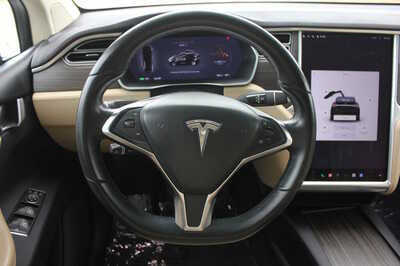 2016 Tesla Model X, $20999. Photo 10