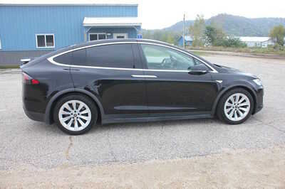 2016 Tesla Model X, $20999. Photo 4
