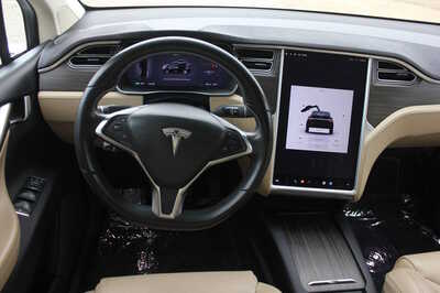 2016 Tesla Model X, $20999. Photo 9