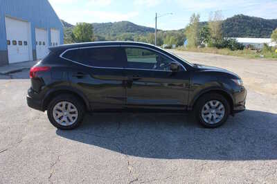 2019 Nissan Rogue, $11999. Photo 4