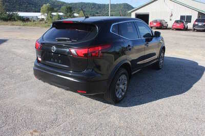 2019 Nissan Rogue, $11999. Photo 5