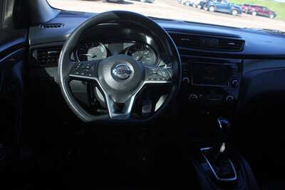 2019 Nissan Rogue, $11999. Photo 9