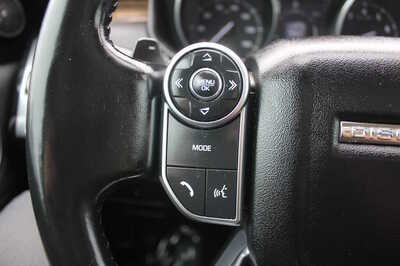 2017 Land Rover Discovery, $13999. Photo 12