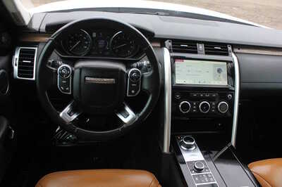 2017 Land Rover Discovery, $13999. Photo 9