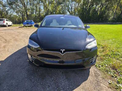 2018 Tesla Model X, $0. Photo 2
