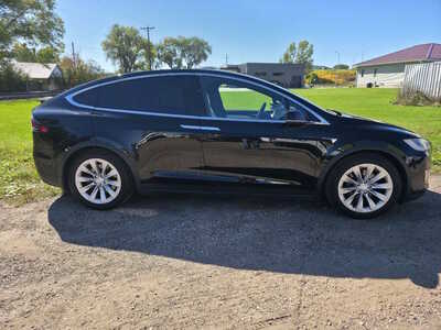 2018 Tesla Model X, $0. Photo 3