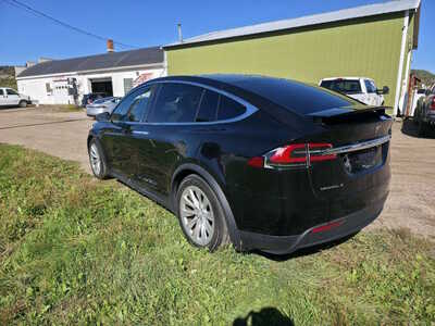 2018 Tesla Model X, $0. Photo 4