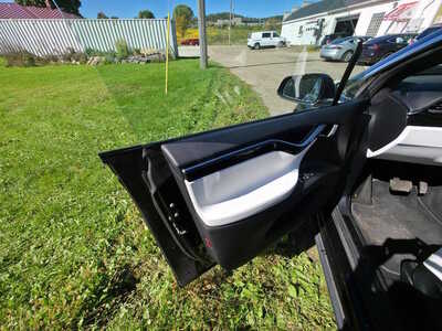 2018 Tesla Model X, $0. Photo 6