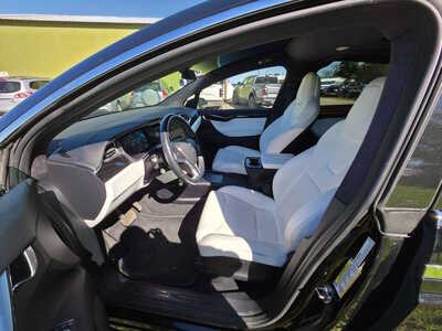2018 Tesla Model X, $0. Photo 7