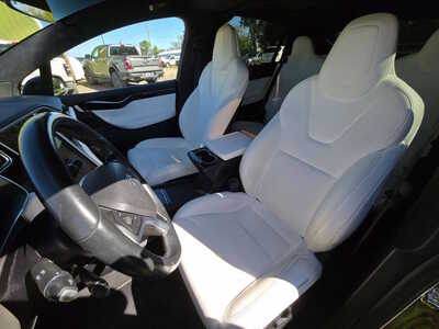 2018 Tesla Model X, $0. Photo 8