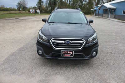 2018 Subaru Outback, $16499. Photo 2