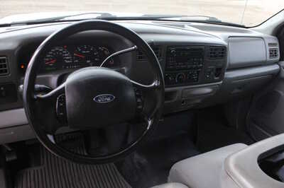 2004 Ford F-550 Super, $11999. Photo 9