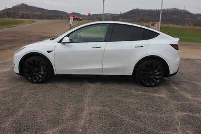 2020 Tesla Model Y, $19999. Photo 8