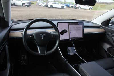 2018 Tesla Model 3, $18499. Photo 9