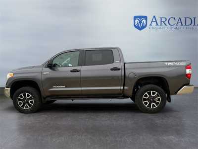 2014 Toyota Tundra Crew Cab, $25000. Photo 2
