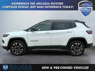 2022 Jeep Compass, $23675. Photo 2