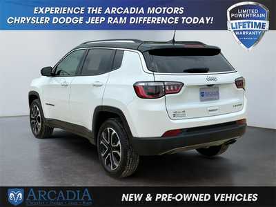 2022 Jeep Compass, $23675. Photo 3