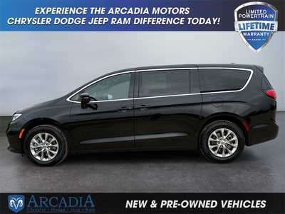 2025 Chrysler Pacifica, $. Photo 2