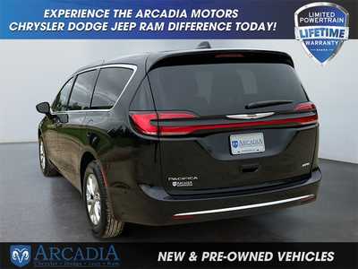 2025 Chrysler Pacifica, $. Photo 3