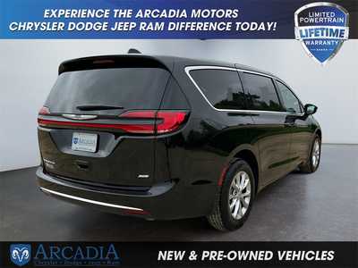 2025 Chrysler Pacifica, $. Photo 5