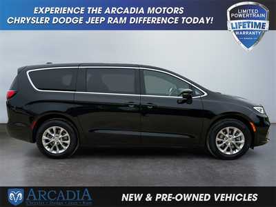 2025 Chrysler Pacifica, $. Photo 6