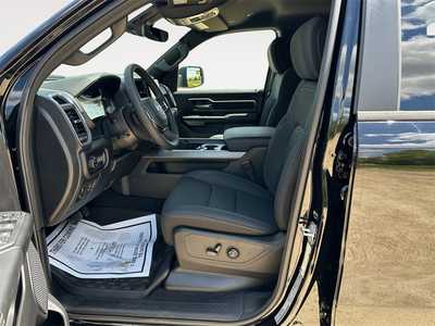 2025 RAM 1500 Crew Cab, $. Photo 9