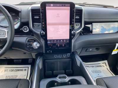 2025 RAM 1500 Crew Cab, $. Photo 11