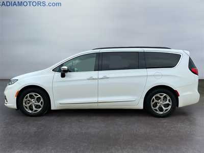 2023 Chrysler Pacifica, $26900. Photo 2