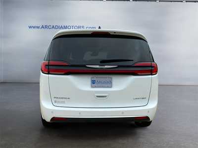 2023 Chrysler Pacifica, $26900. Photo 4