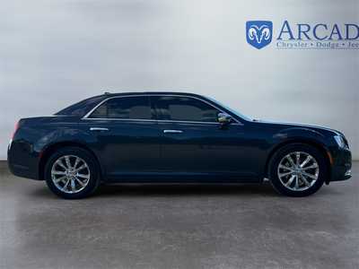 2018 Chrysler 300, $14900. Photo 6