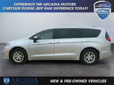 2023 Chrysler Pacifica, $24900. Photo 2
