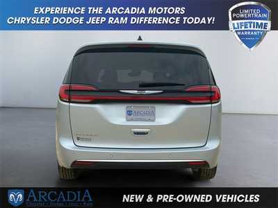 2023 Chrysler Pacifica, $24900. Photo 4